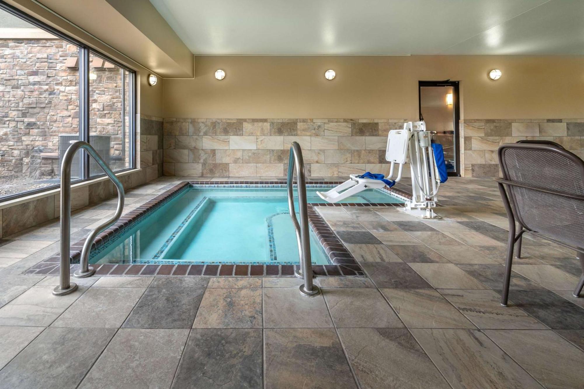Hampton Inn Mitchell Exterior photo
