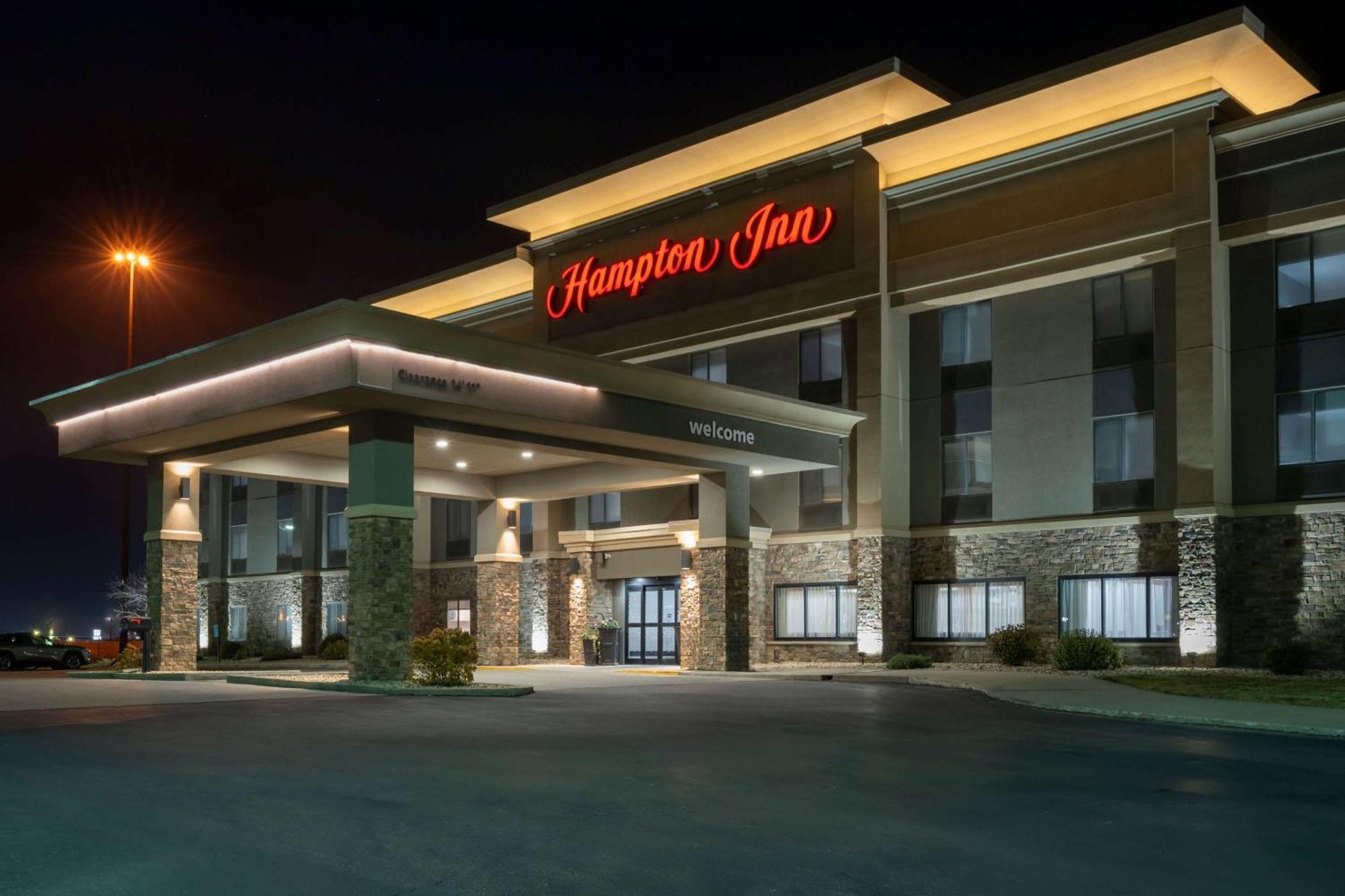 Hampton Inn Mitchell Exterior photo