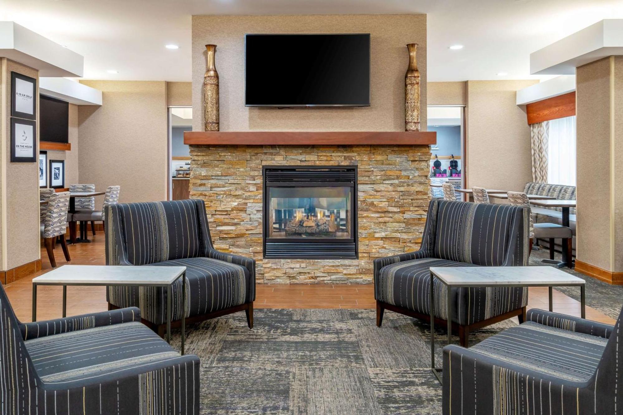 Hampton Inn Mitchell Exterior photo