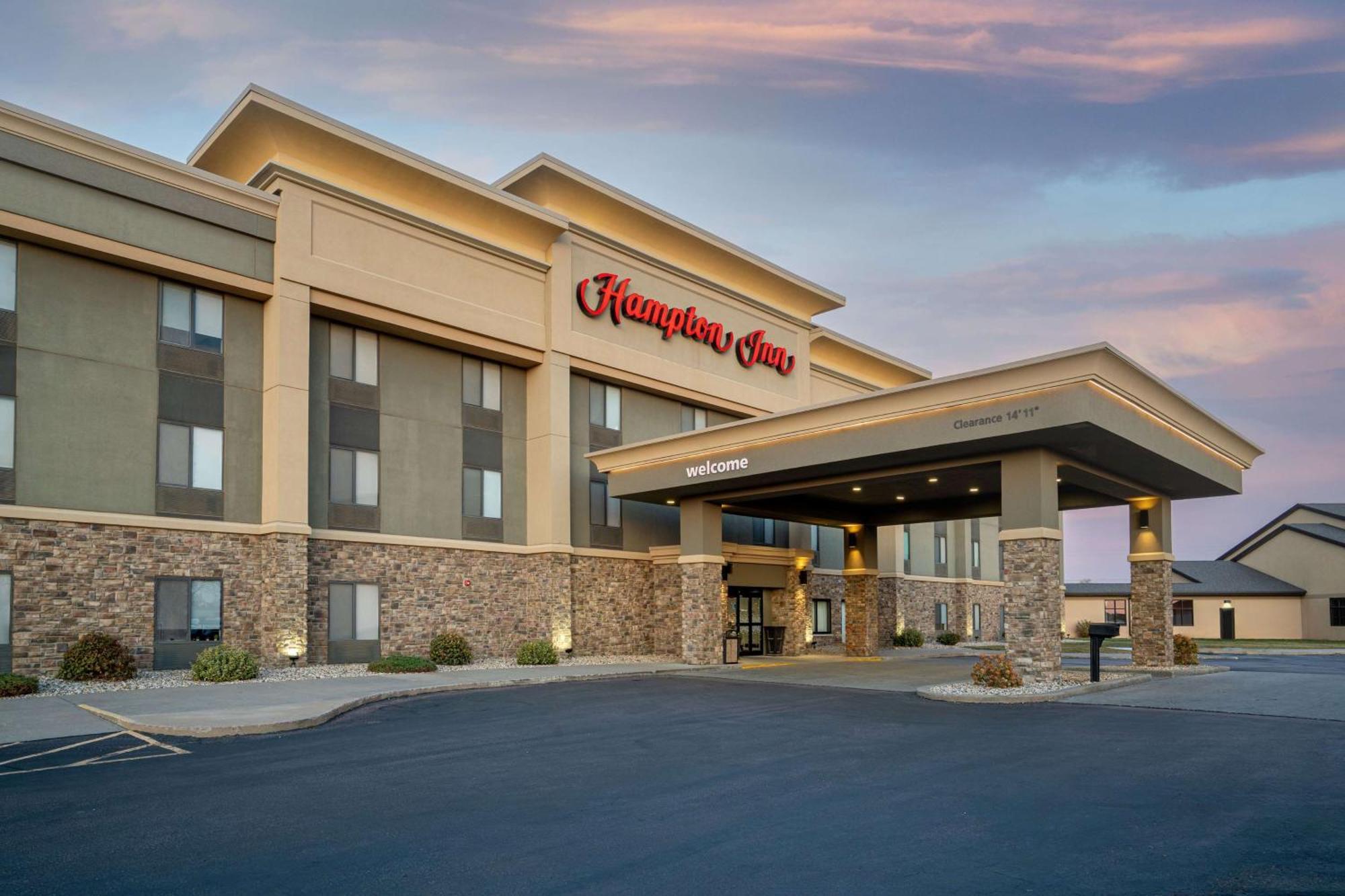 Hampton Inn Mitchell Exterior photo